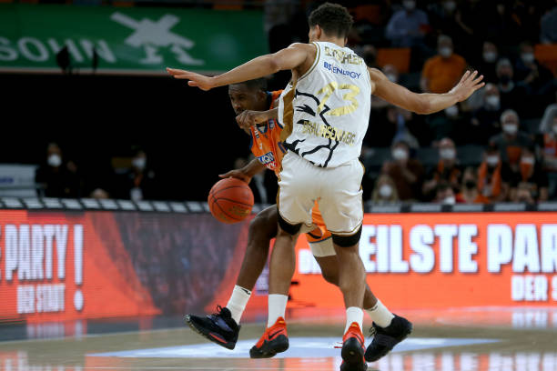 上反映了职 上反映了职